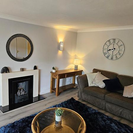 Redcot Gardens Stamford 4 Bed Contractor Familt Home With Parking Eksteriør bilde