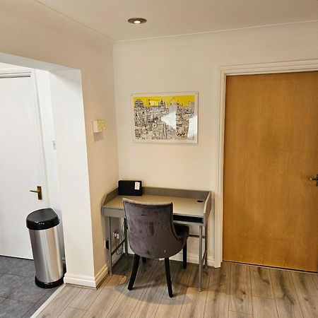 Redcot Gardens Stamford 4 Bed Contractor Familt Home With Parking Eksteriør bilde