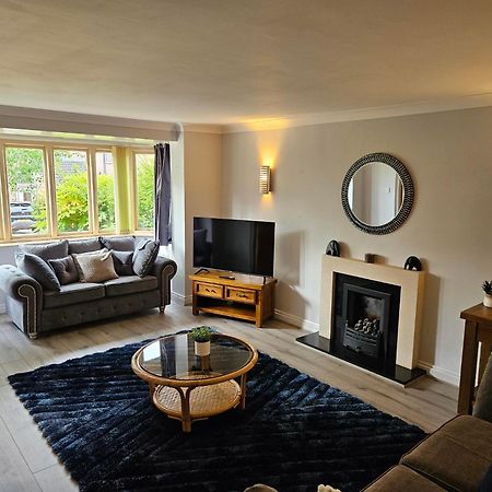 Redcot Gardens Stamford 4 Bed Contractor Familt Home With Parking Eksteriør bilde