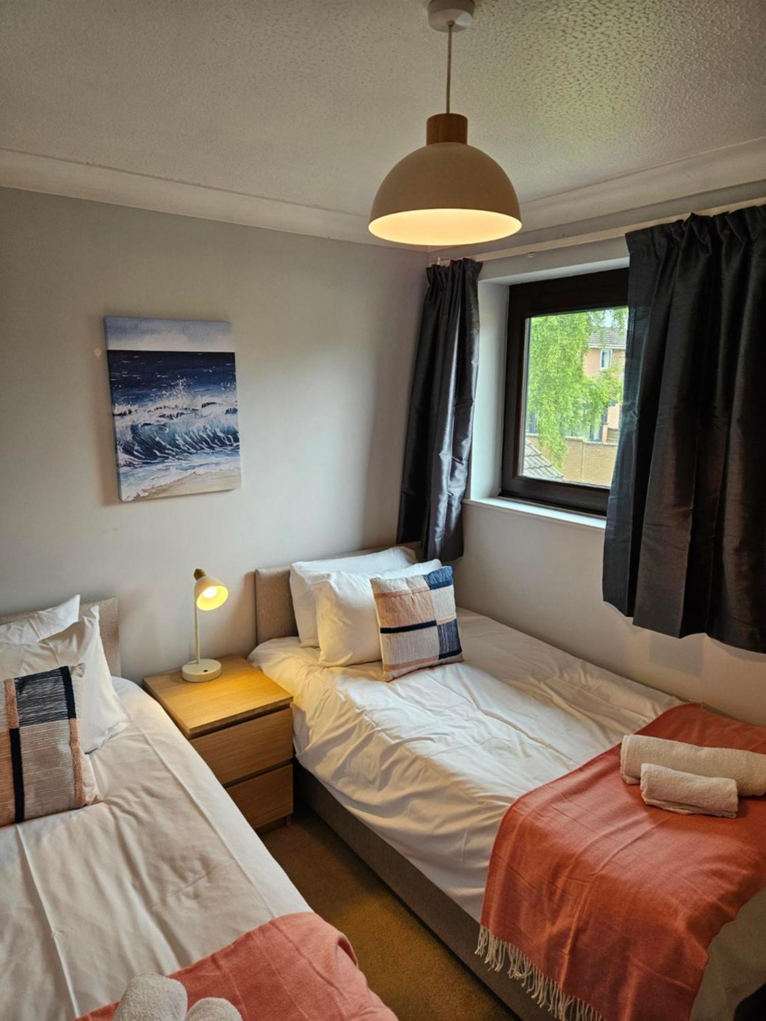 Redcot Gardens Stamford 4 Bed Contractor Familt Home With Parking Eksteriør bilde