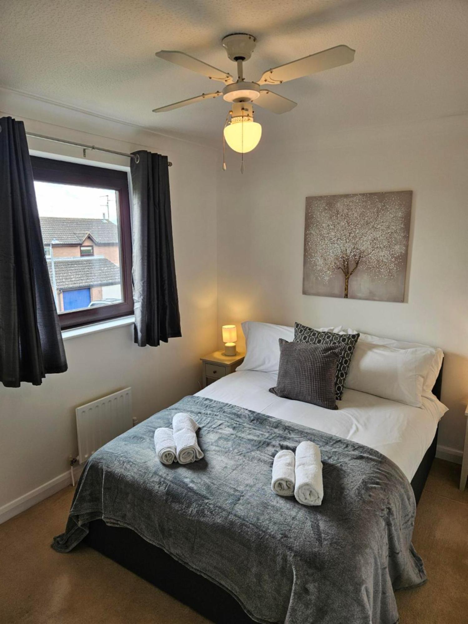 Redcot Gardens Stamford 4 Bed Contractor Familt Home With Parking Eksteriør bilde