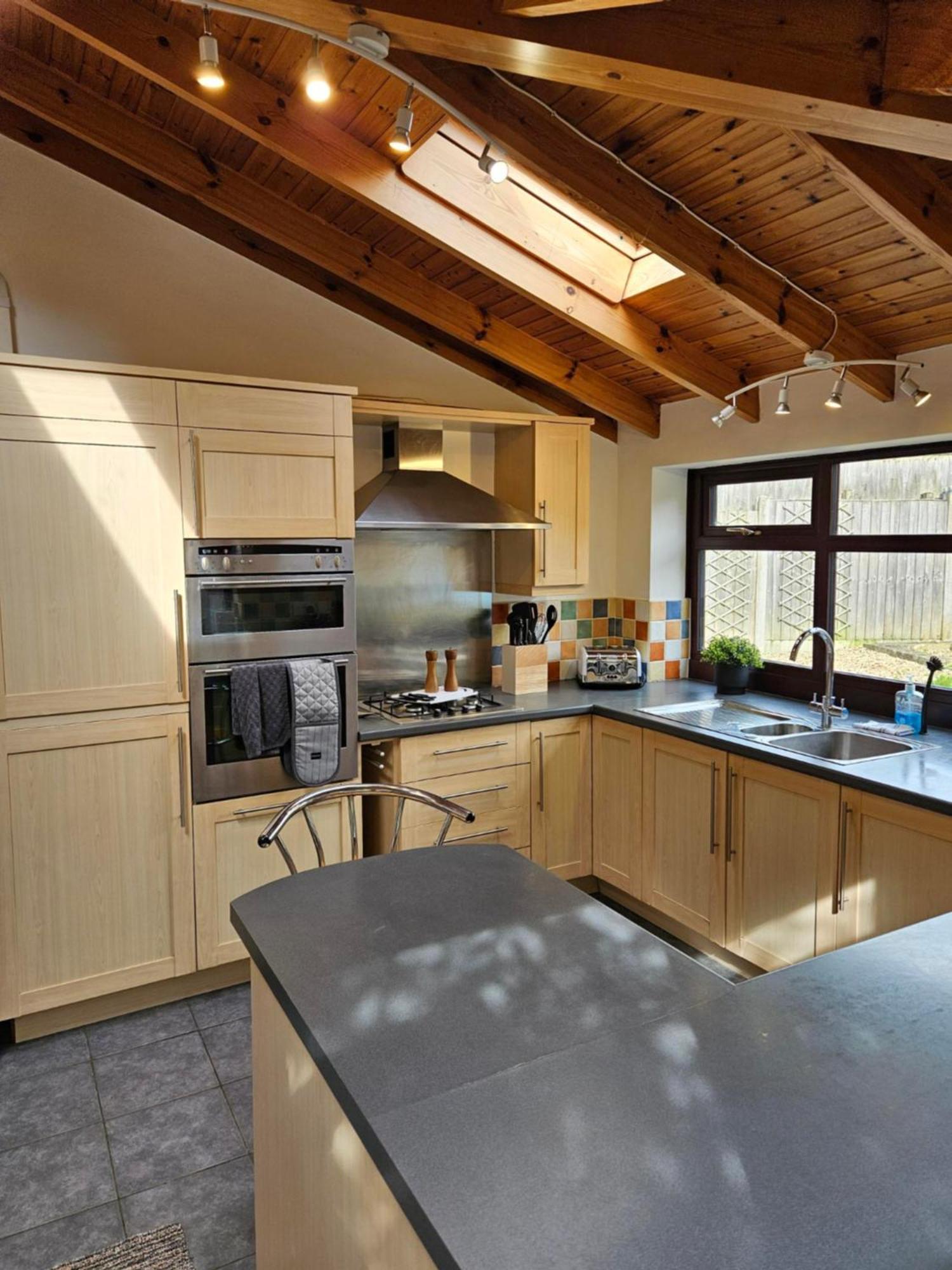 Redcot Gardens Stamford 4 Bed Contractor Familt Home With Parking Eksteriør bilde