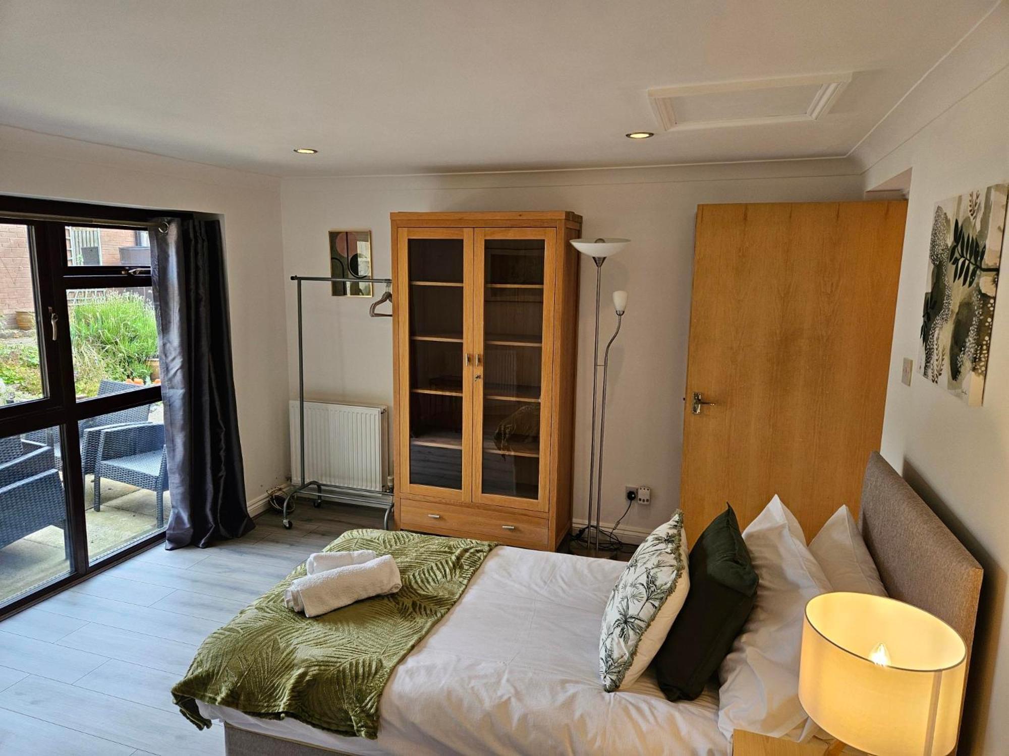 Redcot Gardens Stamford 4 Bed Contractor Familt Home With Parking Eksteriør bilde
