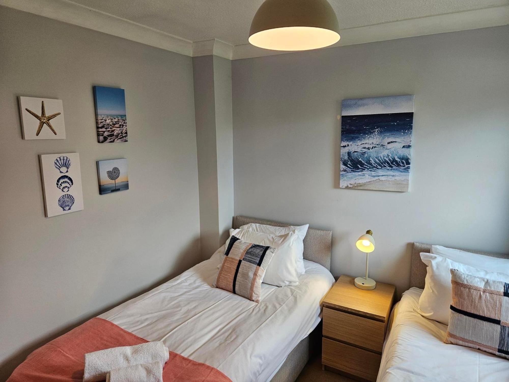 Redcot Gardens Stamford 4 Bed Contractor Familt Home With Parking Eksteriør bilde