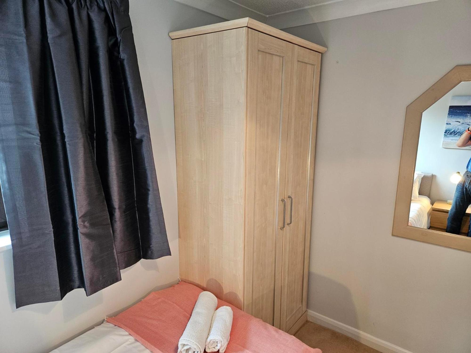 Redcot Gardens Stamford 4 Bed Contractor Familt Home With Parking Eksteriør bilde
