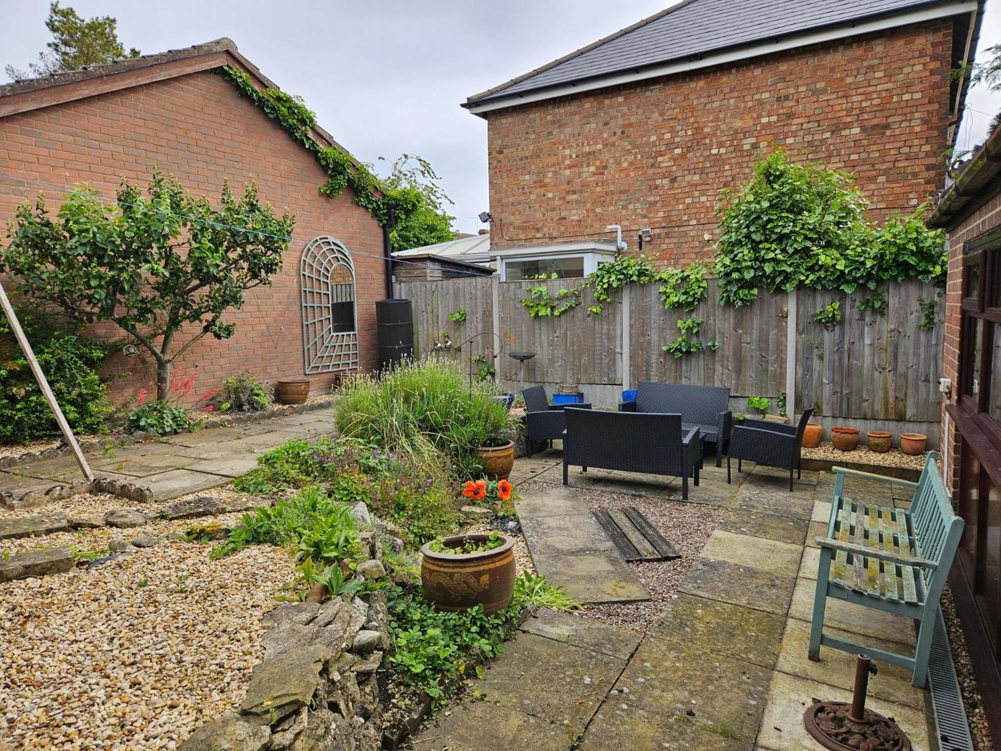 Redcot Gardens Stamford 4 Bed Contractor Familt Home With Parking Eksteriør bilde